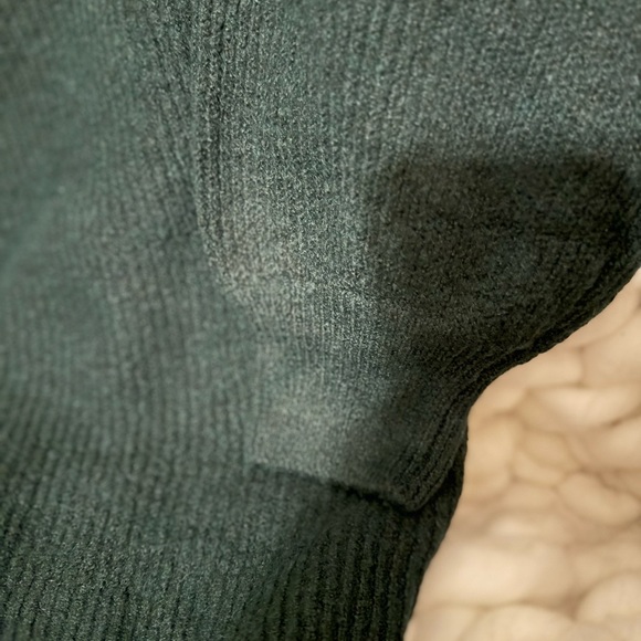 Vneck sweater NWOT - Picture 3 of 4